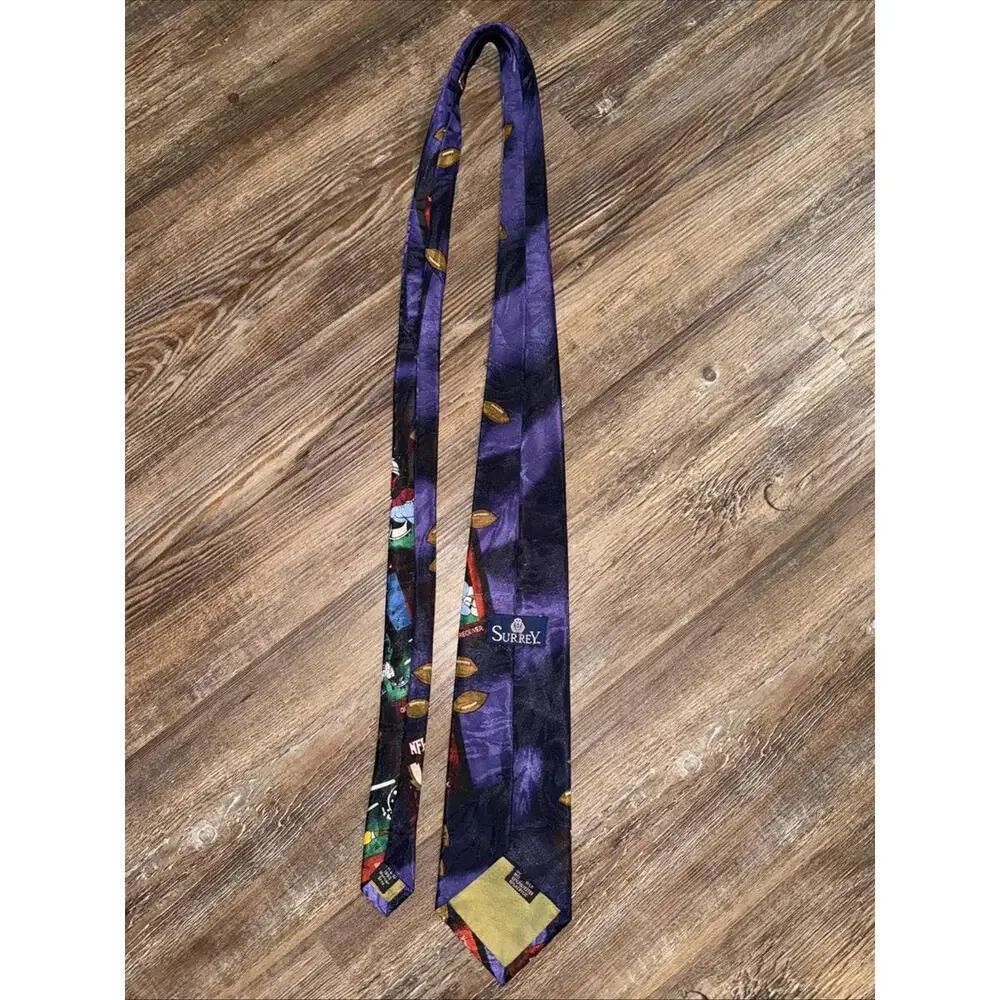 Vintage 1993 NFL Looney‎ Tunes Football Tie Sylvester Pepe Le Pew Wile Coyote